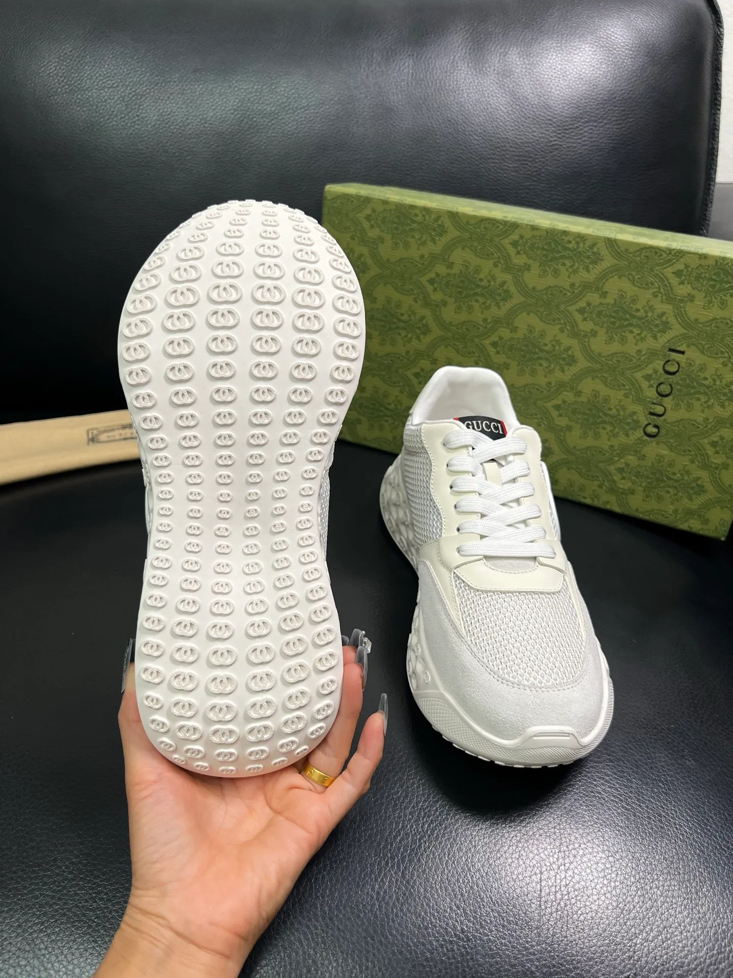 Men's shoes 💰780 Gucci top purchasing agency Gucci counter synchronization. Original factory configuration imported cowhide from Italy with mesh fabric, high-quality splicing and complex craftsmanship, imported cowhide lining, sole: original factory specially provided original sole super comfortable, original factory with single goods high quality, welcome to compare, code number 39-44 (customized 38 45) 85856